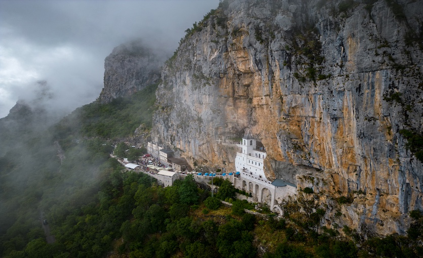 Karadağ Ostrog Ortodoks Manastırı