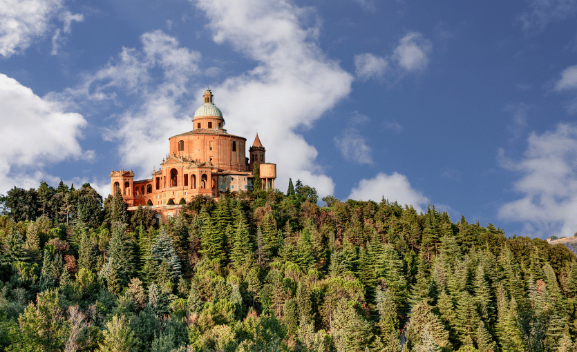San Luca Bazilikası ve Bolonya Manzarası